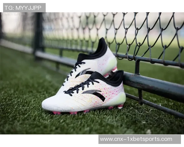 安踏雄狮足球鞋助力球场表现提升让你尽显运动魅力与激情