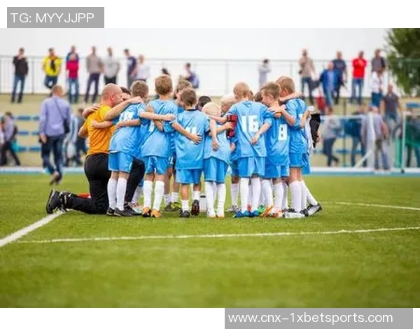 八人制足球战术解析与实战应用探讨提升团队协作与战术执行力